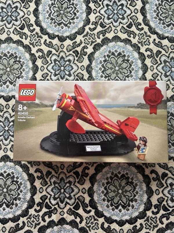 Brand New LEGO 40450 Amelia Earhart Tribute Sealed Limited Edition