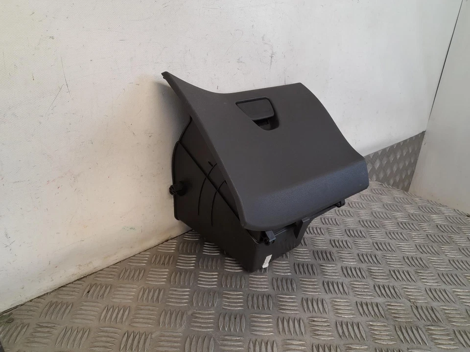 Guantera Ford Fiesta MK7 2008-2018  Foto 3 de 4