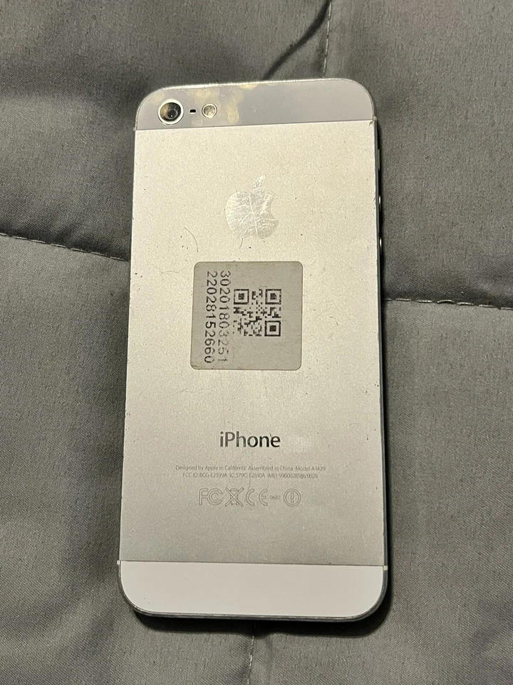 Apple iPhone 5 A1429 16GB Locked White Silver Used Read In Full - Image 4 of 4
