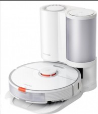 Roborock S7 Robot Vacuum Cleaner with mopping capability.