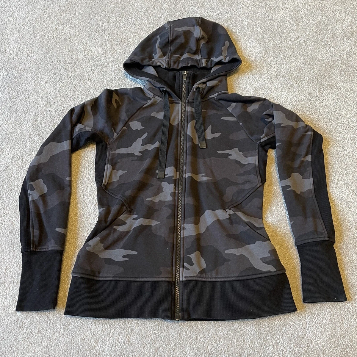 Athleta Triumph Printed Hoodie Sweatshirt Womens Extra Small Petite XSP Camo