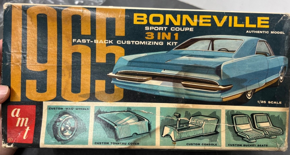 AMT 6625 1965 Pontiac Bonneville Hardtop annual vintage 1/25 McM