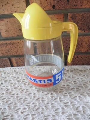 ALTER WASSERKRUG GLAS KUNSTSTOFF ''PASTIS 51,PERNOD 45