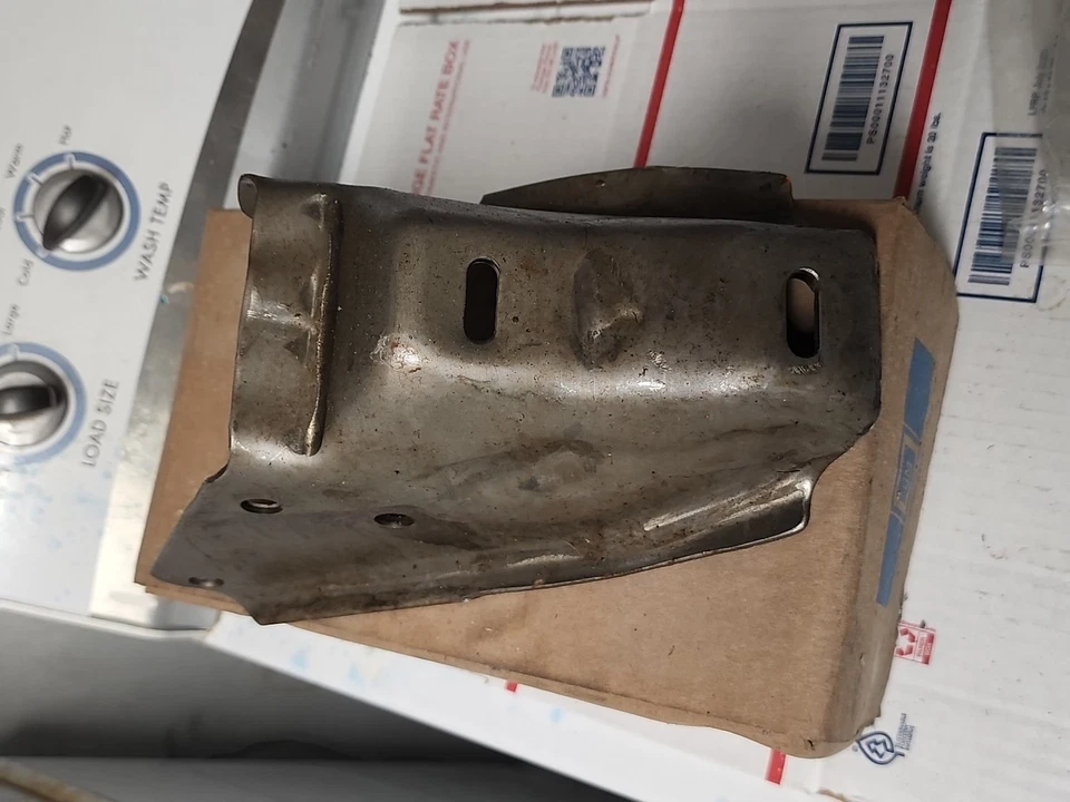 CHEVROLET S10 S15 SONOMA 1982-1994 SOPORTE DE MONTAJE PARACHOQUES DELANTERO R.H OEM GM Foto 3 de 4