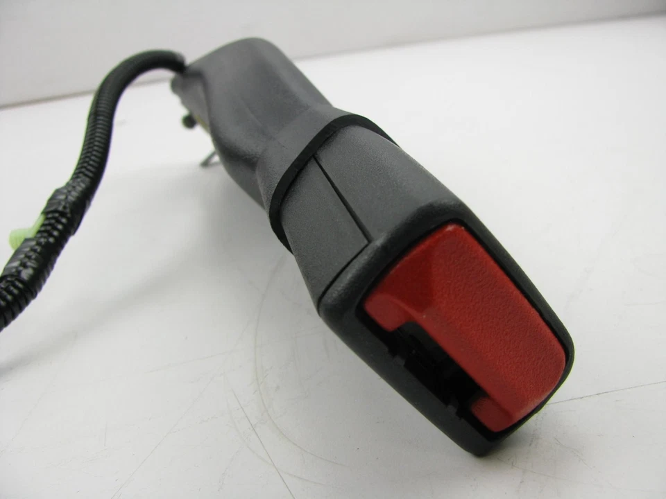 Ford OEM F8RZ-5461203-AAC Front Left Seat Belt Buckle 1995-1998 Mercury Mystique - Image 3 of 4