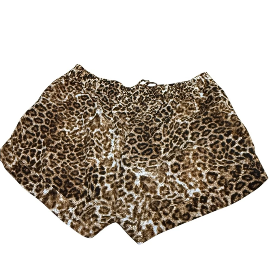 Short by JLO Jennifer Lopez Animal Cheetah Print Short Foto 4 de 4