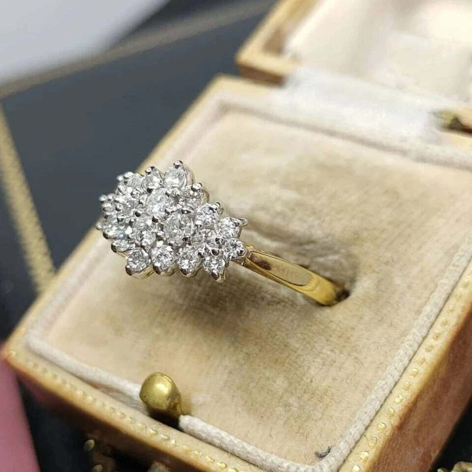 Anel de casamento de noivado redondo de ouro amarelo 14K com aglomerado de diamante 1,25 ct tamanho 7 - Imagem 2 de 4