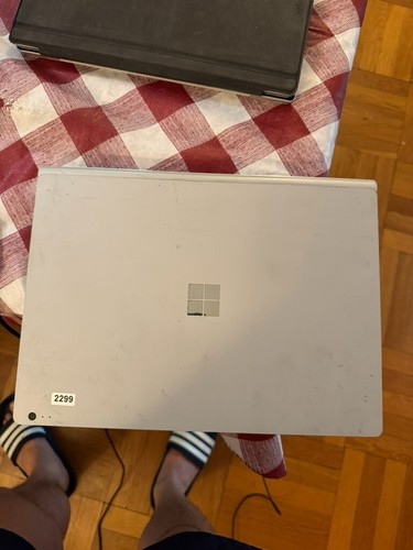 Microsoft Surface Book 2 – Intel i5 7th Gen – 8GB RAM – 256GB SSD – Windows 10 - Picture 7 of 8