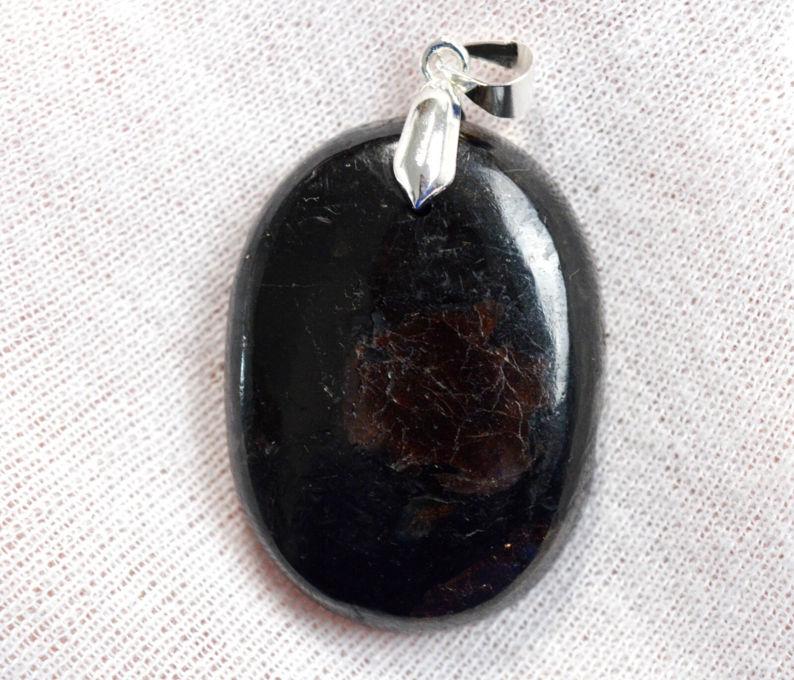 Pendentif Grenat Spessartine et Tourmaline Schorl 93 carats, l'Accessoire Bohème Chic Idéal