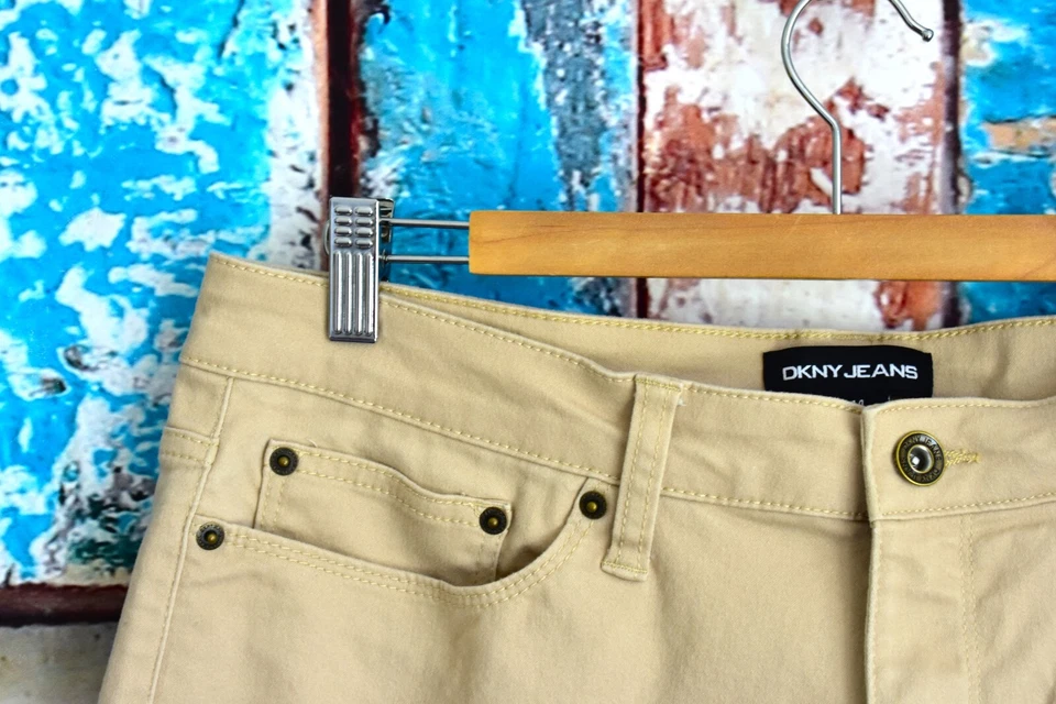 Pantalones Cortos de Mujer DKNY Jeans Elásticos con Cinturón TALLA 14 Beige seminuevos Foto 3 de 4