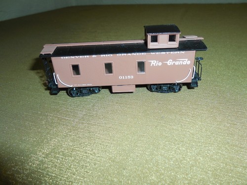 ROUNDHOUSE HO TRAIN RIO DENVER & RIO GRANDE WESTERN 01153 3 WINDOWCABOOSE 84385 - Picture 5 of 11