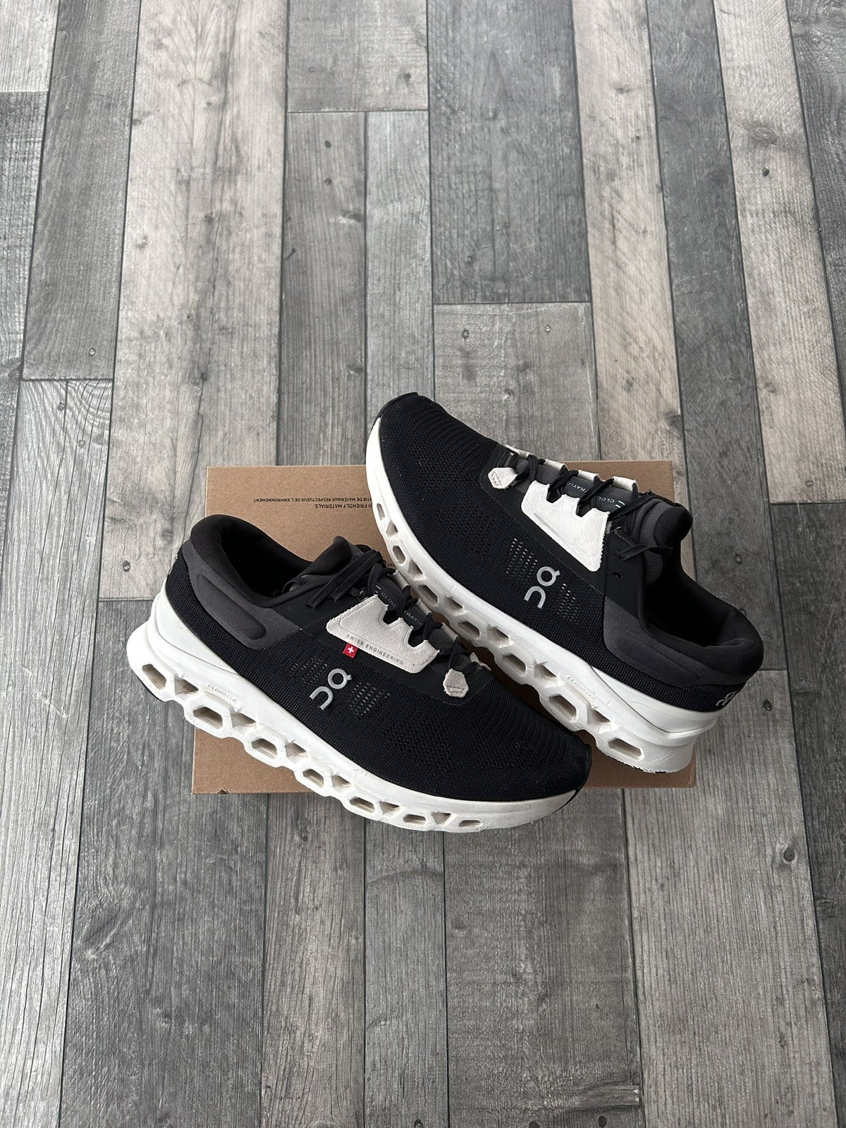 ON Running CloudStratus Road Running Trainers Black White Size UK 7 RRP £170