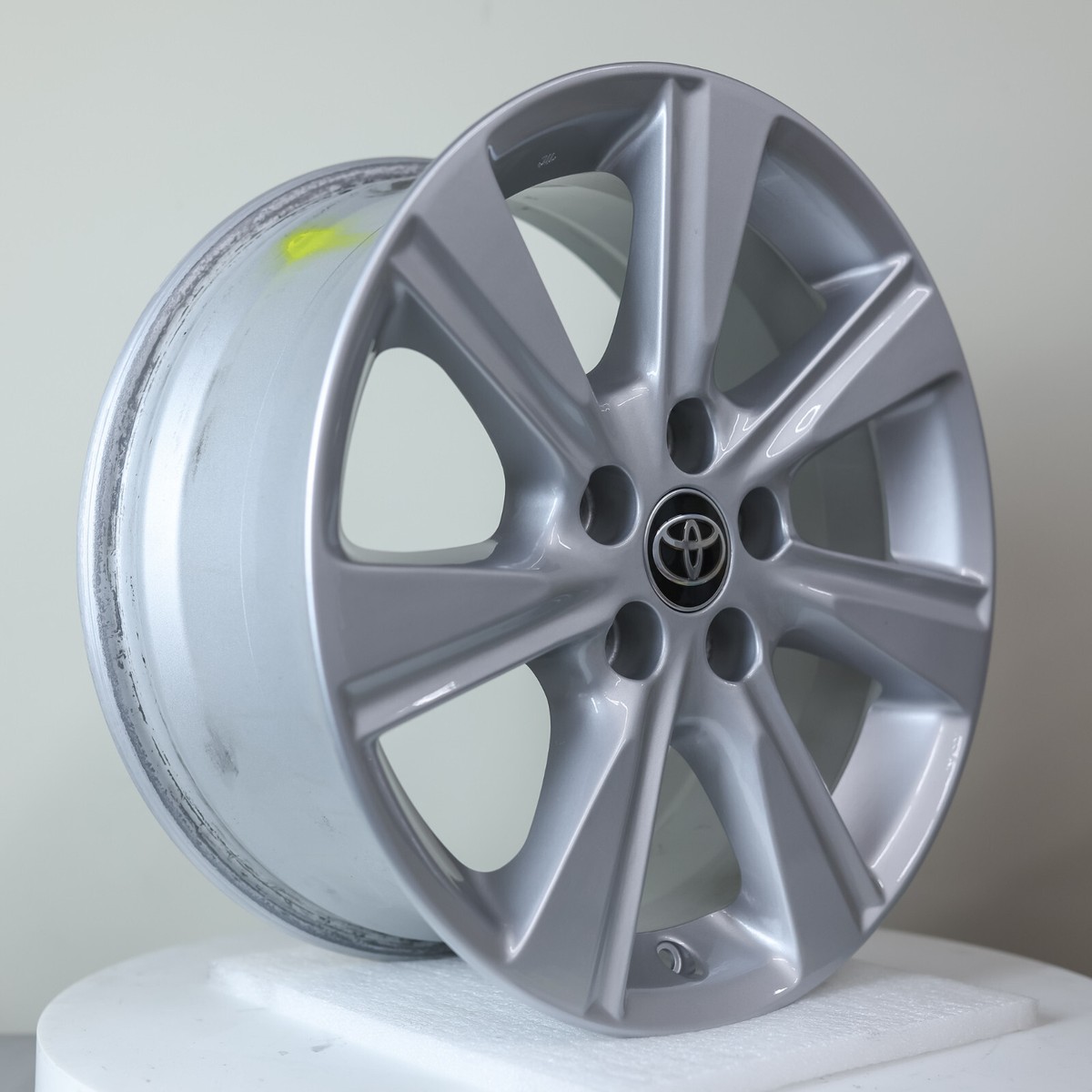 TOYOTA HIGHLANDER 17X7.5 INCH WHEEL RIM 69580 REFINISHED SILVER