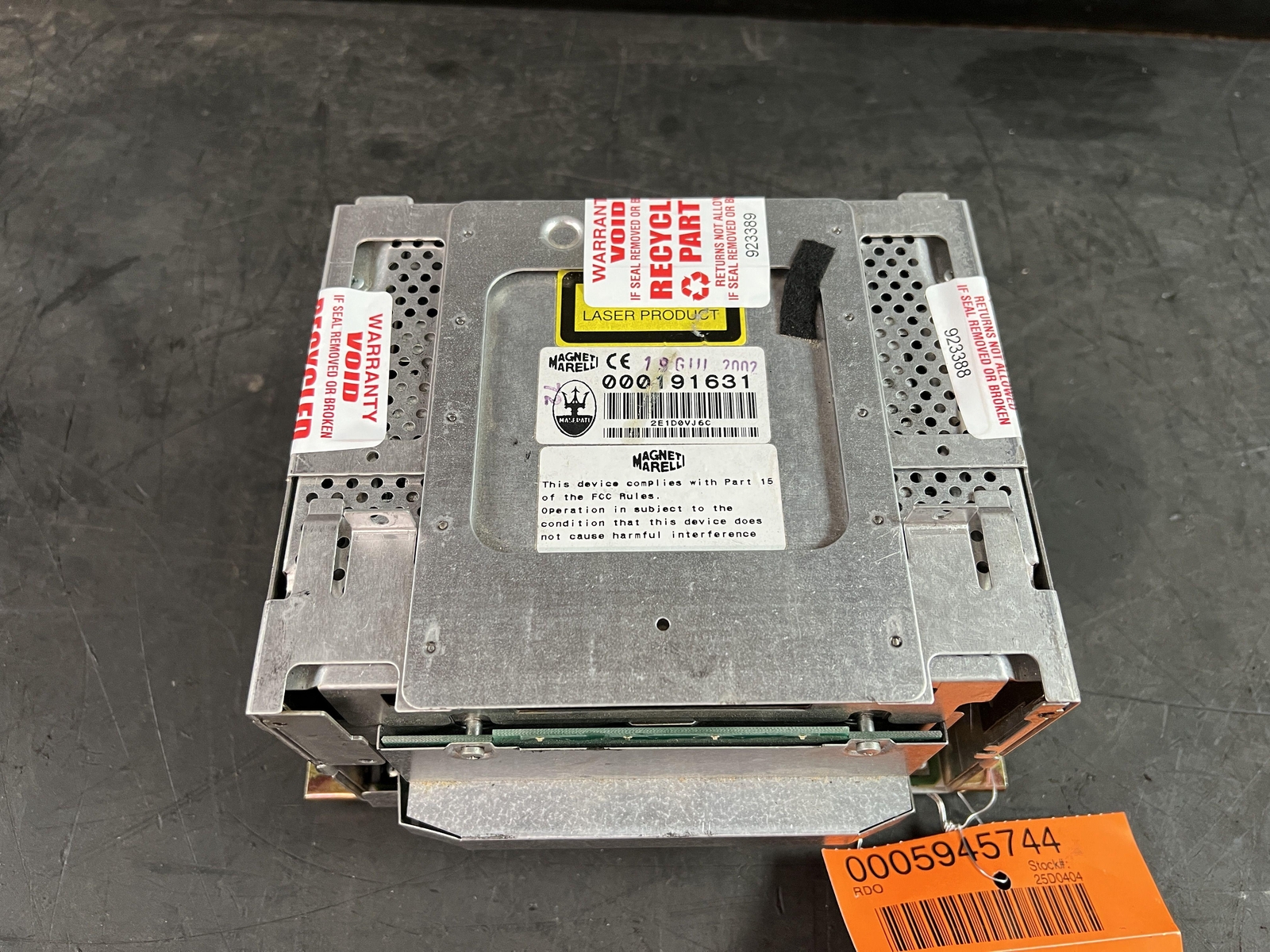 02-06 MASERATI SPYDER CD HEAD AUDIO UNIT PLAYER ID# 000191631