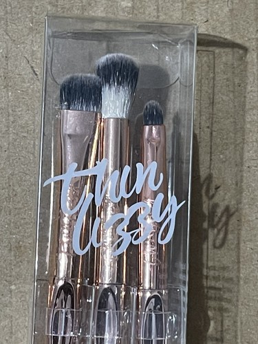 Thin Lizzy Flawless Finish Eyeshadow brush set Two tone - Picture 2 of 4