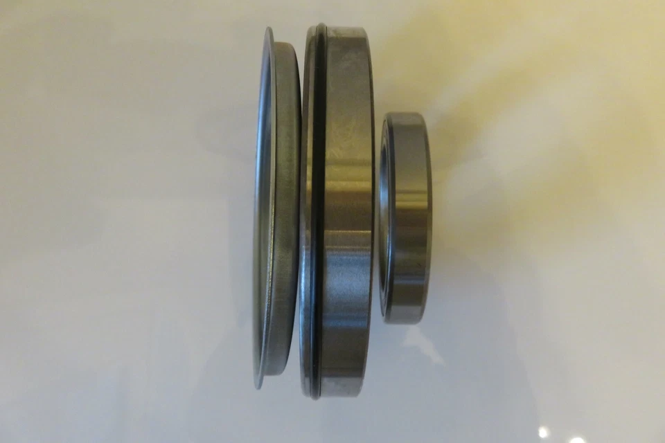 2 Bearing &deflector for GM Pontiac Vibe coupling 19205423 19205171 differential - Image 2 of 4