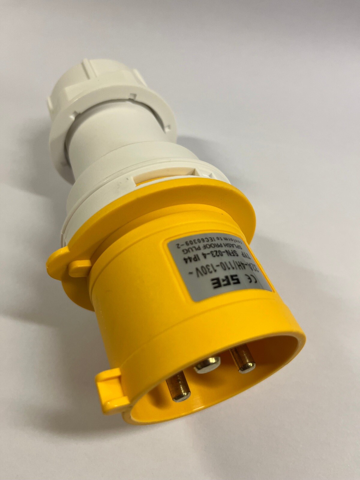 110V Plug IP44 32A 2P+E