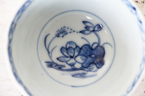 18th Century Qianlong Porcelain Cup depicting Blue Flowers, Chinese Antique - Picture 6 of 10