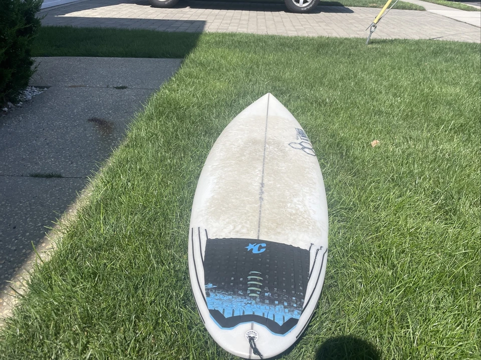 al merrick surfboard 5’11 Fcs2 Fins - Image 4 of 4