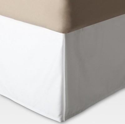 Wrinkle-Resistant Cotton Bed Skirt - Threshold Full Size White