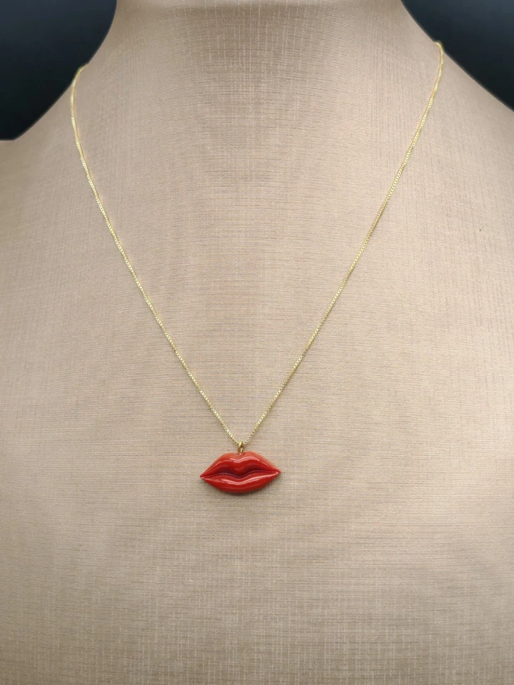 Ciondolo labbra rosse bacio sospeso Lolita Lobosco argento 925 corallo collana - Immagine 3 di 4