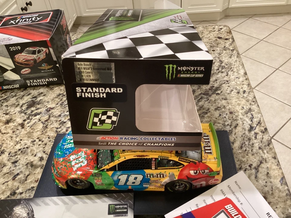 1/24 Lionel #18 Kyle Busch M&M’s Homestead Win 2019 Camry NASCAR - Image 4 of 4