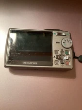 Olympus 710 7.1 MP Digital Camera With Battery  Works Silver With New Battery