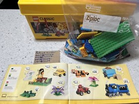 LEGO CLASSIC: Medium Creative Brick Box (10696)