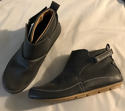 Womens faux leather gray ankle boots size 7 1/2 B8