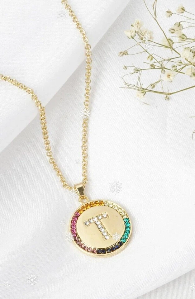 Colgante corte redondo simulado multicolor unisex ''T'' enchapado en oro amarillo de 14k Foto 2 de 4