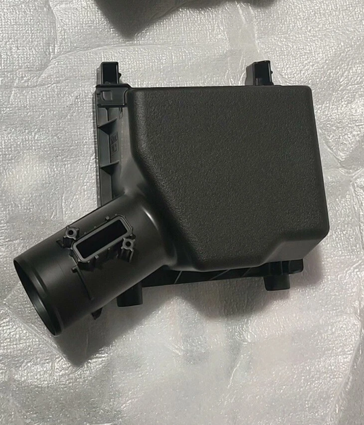 Cubierta superior de la carcasa del filtro de aire OEM Toyota 17705-24360 para Prius y Lexus UX Foto 2 de 3