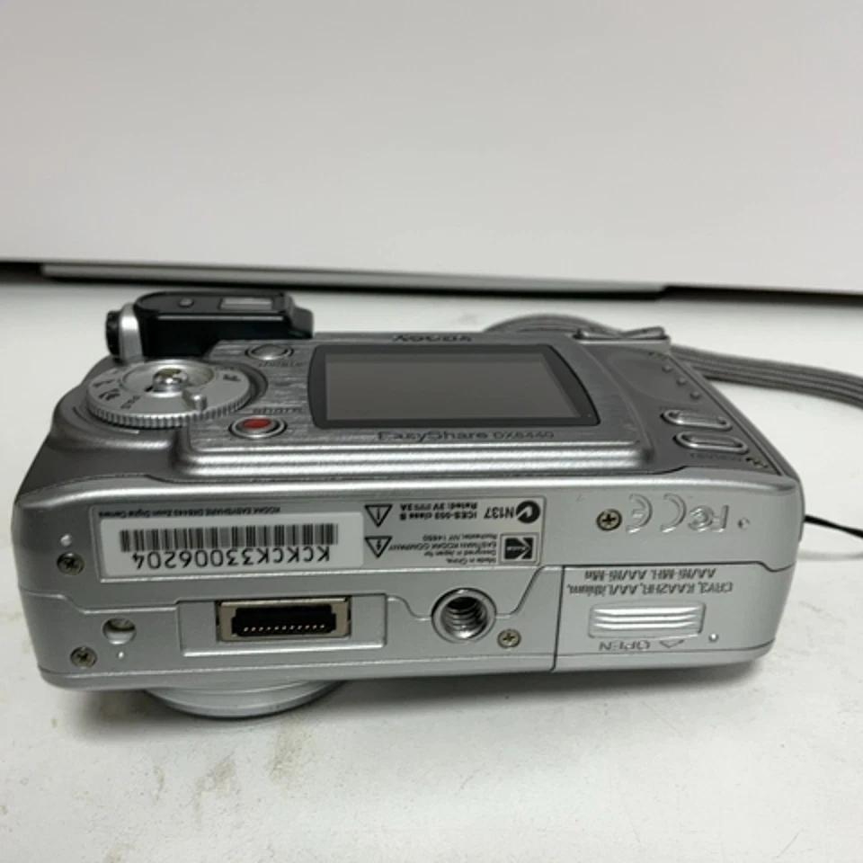 Kodak EasyShare DX6440 4MP Digital Camera with Optical Zoom 4229 - Image 4 of 4