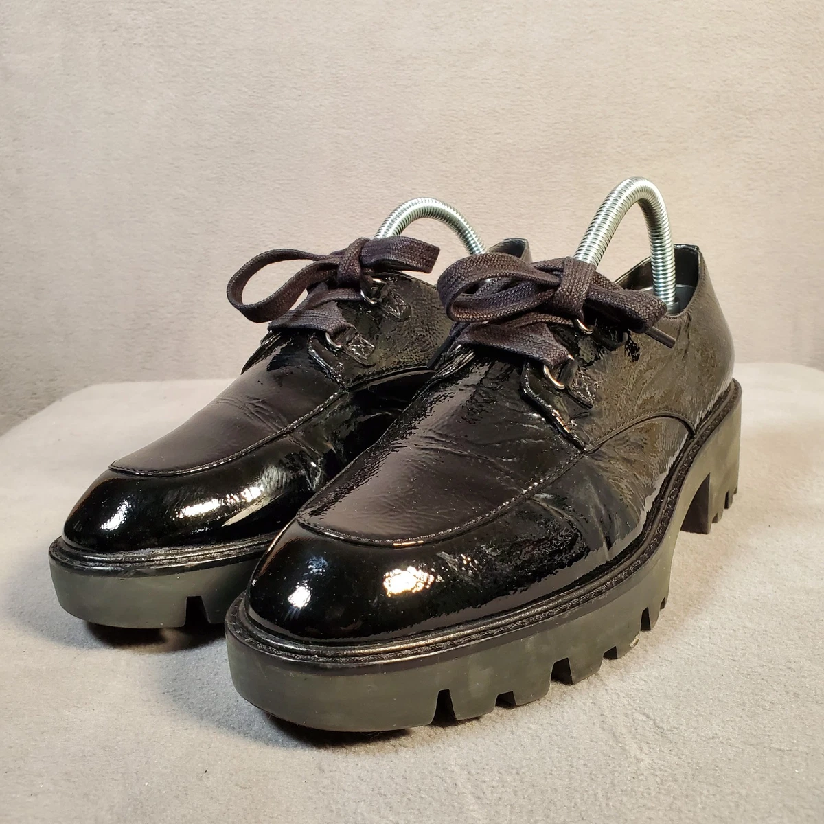 Donald Pliner Oxford Lace Up Comfort Shoes for Women for  display picture 1