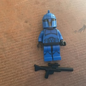 Mint condition Lego Star Wars Minifigure: Senate Guard With Gun