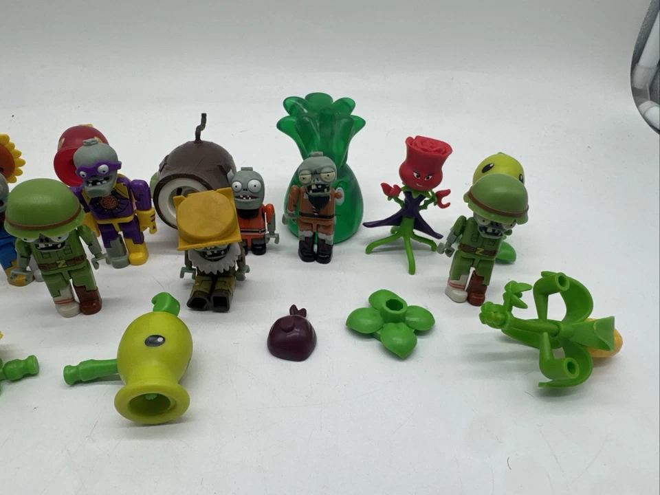 Lot Of 20 And Accessories knex plants vs zombies Collectible Zombies - Image 4 of 4