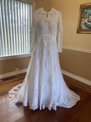 Beautiful Long Sleeve wedding dress and underskirt 