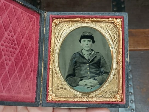 6th Plate Tinted Tintype Civil War Soldier Full Case Patriotic Union Mat