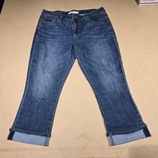 ITEM 0177 LEVI'S SIGNATURE GOLD MID RISE CAPRI BLUE DENIM JEANS