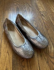 Vionic Robyn Perforated Metallic Leather Ballet Flats Women's Size 8.5 Shoes