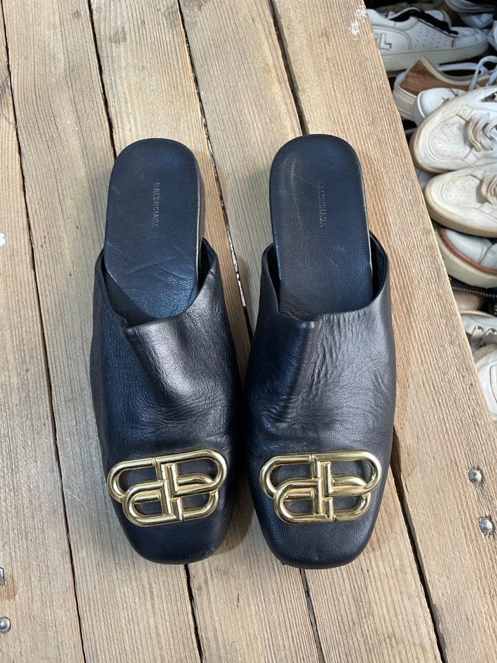 Balenciaga Acogedora Zapatilla BB Cuero en Negro con Tono Dorado Talla 37 EU Foto 2 de 4