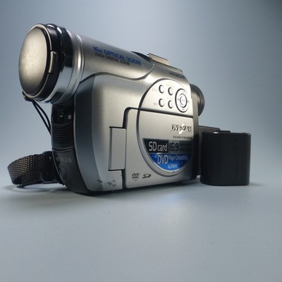 Hitachi DVDCAM DZ-MV750E Handheld DVD-RAM Camcorder Silver Tested