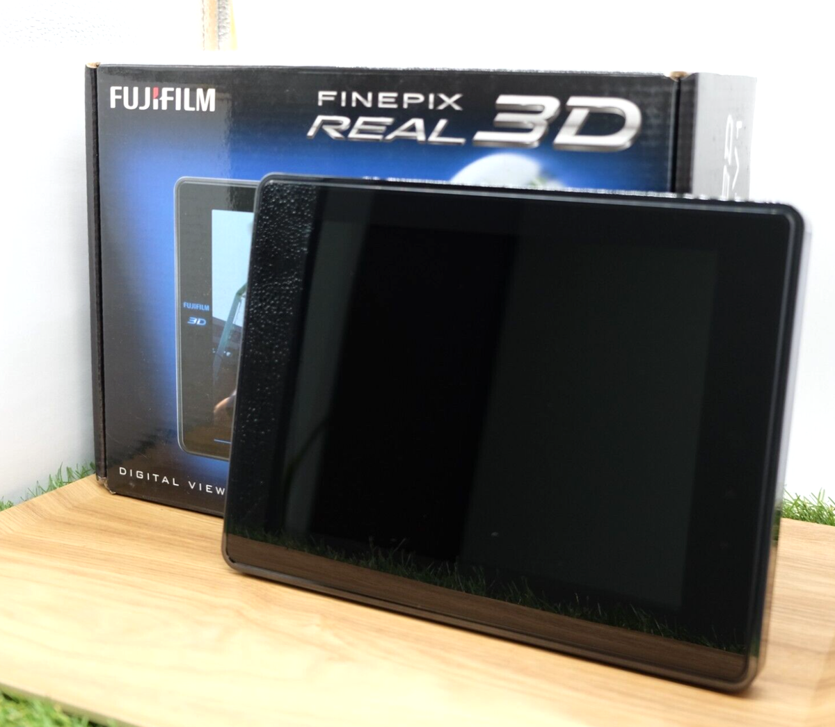 Fujifilm FinePix Real 3D V1 10MP Monitor Camera Black W/ Box Fujifilm FinePix Real 3D V1 10MP Monitor Camera Black W/ Box