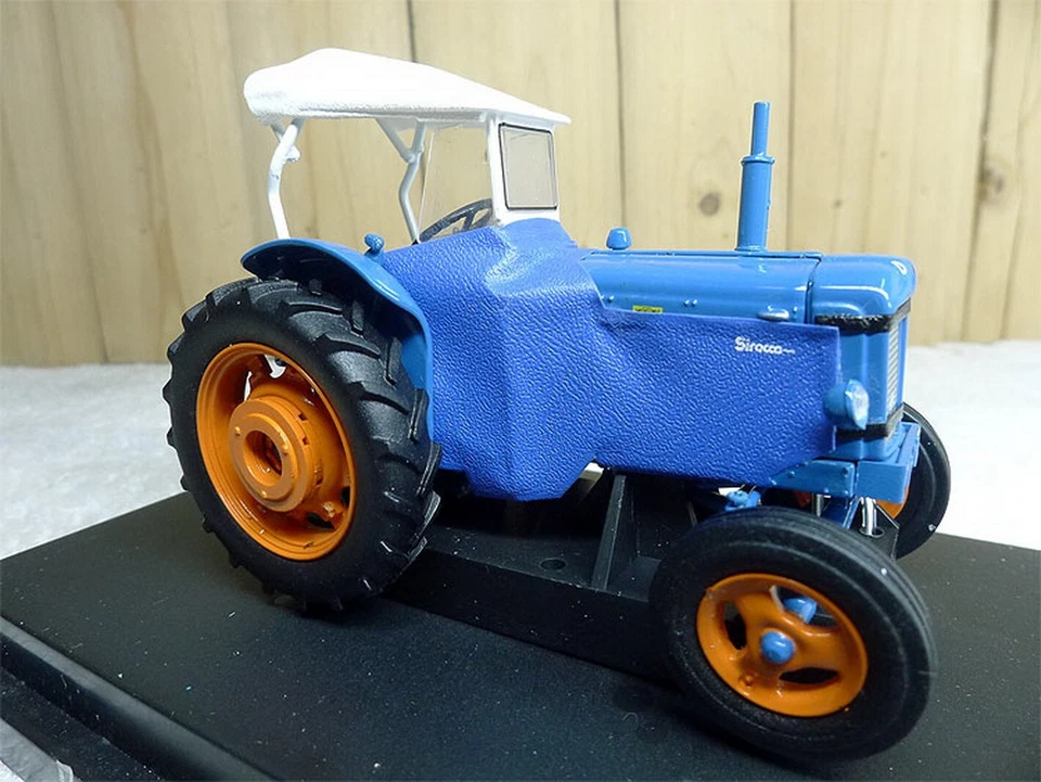 Universal Hobbies 1/32  Ford Power Major Sirocco Tractor Diecast Model UH5306 - Image 3 of 4