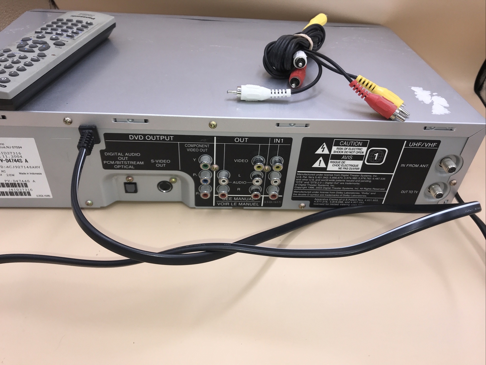 Panasonic PVD4744SA VCR VHS DVD Combo Player W/remote AV Cables