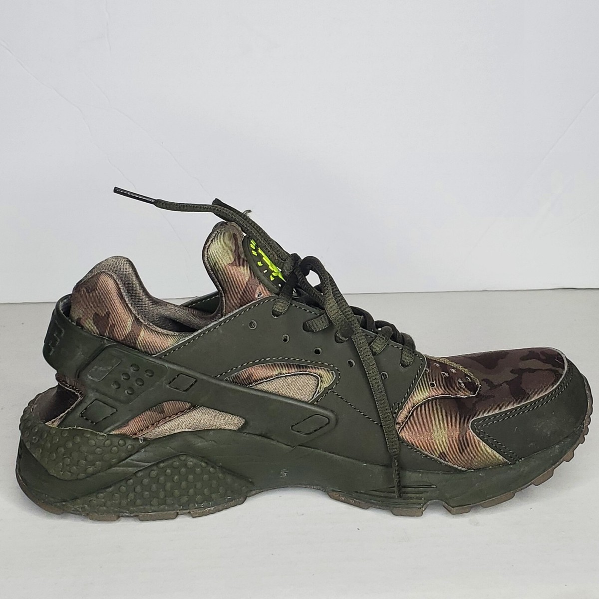 Nike Air Huarache Running Shoes Camo Green AT6156-300 Mens Cargo