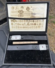 Vintage HOFMANN HOOK-FAST - PROVIDENCE, RI belt buckle salesman sample case kit