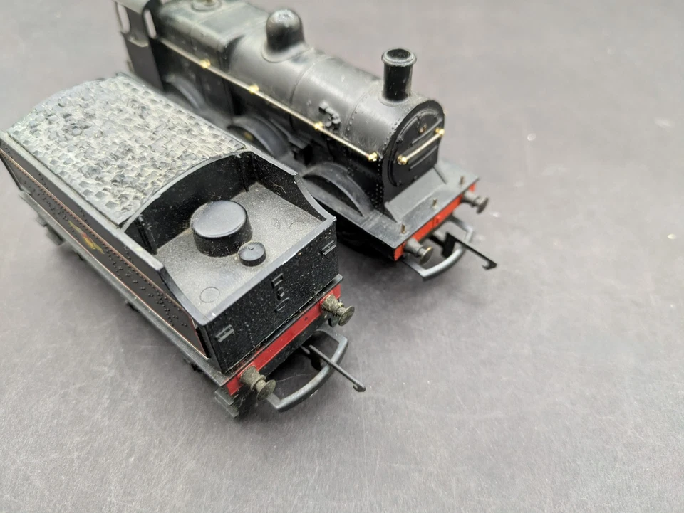Triang Railways R251 class 3F BR black loco weathered with handrail - Image 4 of 4