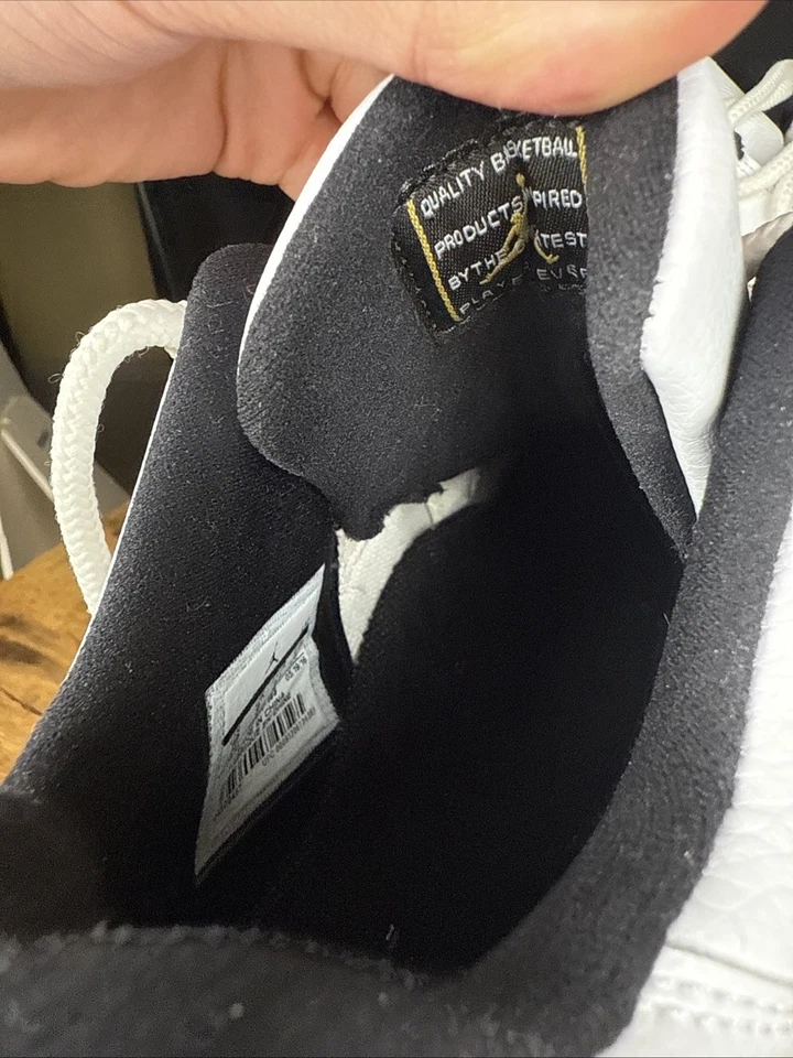 Zapatillas Air Jordan 11 Retro Cierre Bajo Ceremonia Dorado/Blanco, Talla 10 Foto 4 de 4