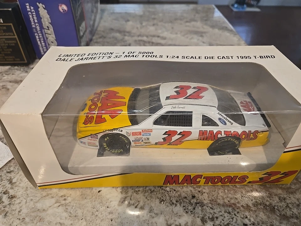 Dale Jarrett #32 Mac Tools escala 1:24 fundido a presión 1995 T-Bird Stock Car. Foto 3 de 4