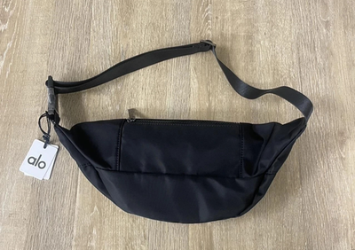 【新品】alo yoga ベルトバッグExplorer Fanny Pack 黒 Alo Yoga Explorer Belt Bag Black Crossbody Fanny Pack Stylish